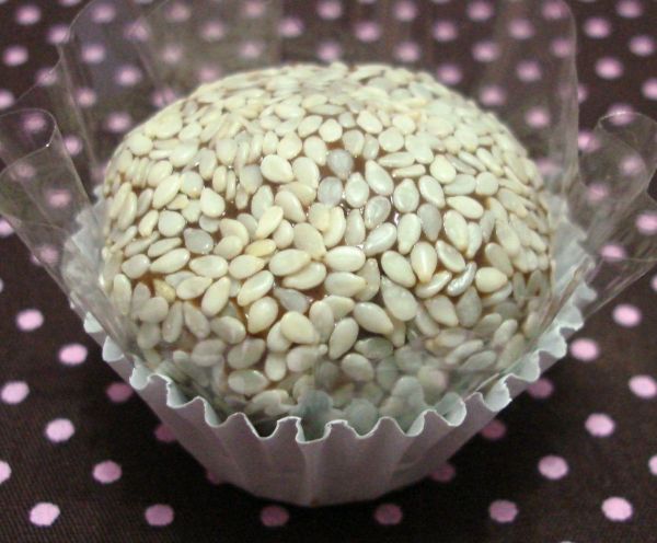 Brigadeiro Gergilim -  Bandeja com 12 unidades