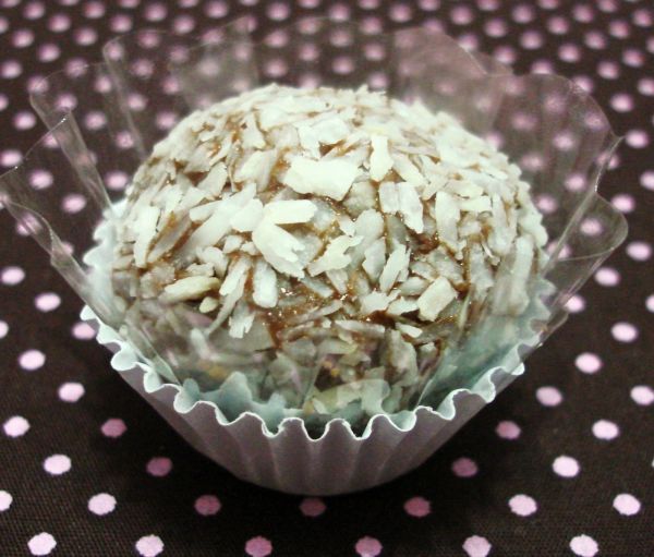 Brigadeiro Coco - Bandeja 12 unidades
