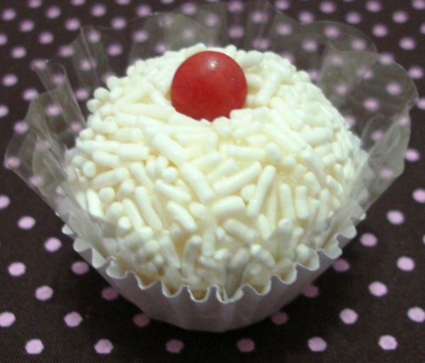 Brigadeiro Confete - Bandeja com 12 unidades